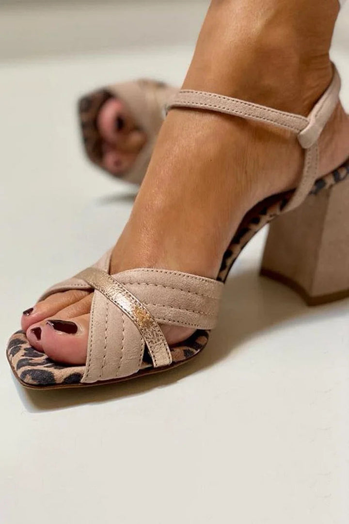 Lorrie | Sandalen mit Kreuzriemen und Absatz