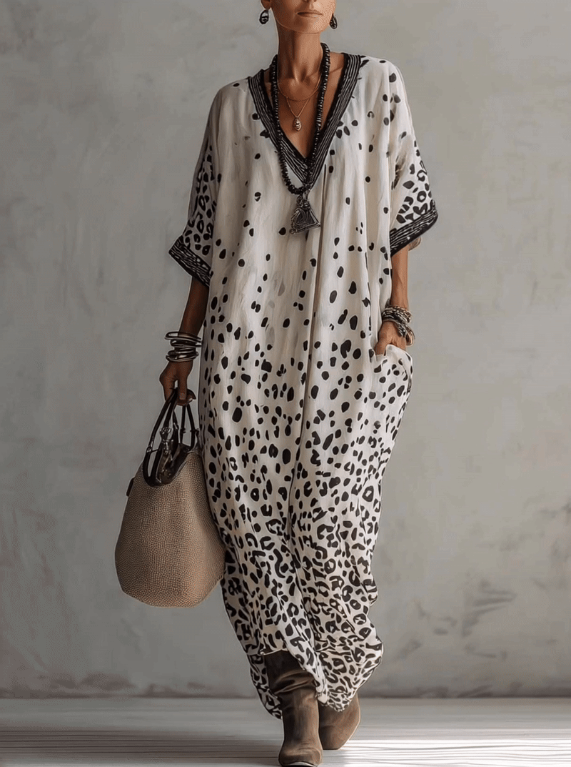 Elena – Maxikleid aus Chiffon mit hellgrauem Leopardenmuster und Farbverlauf