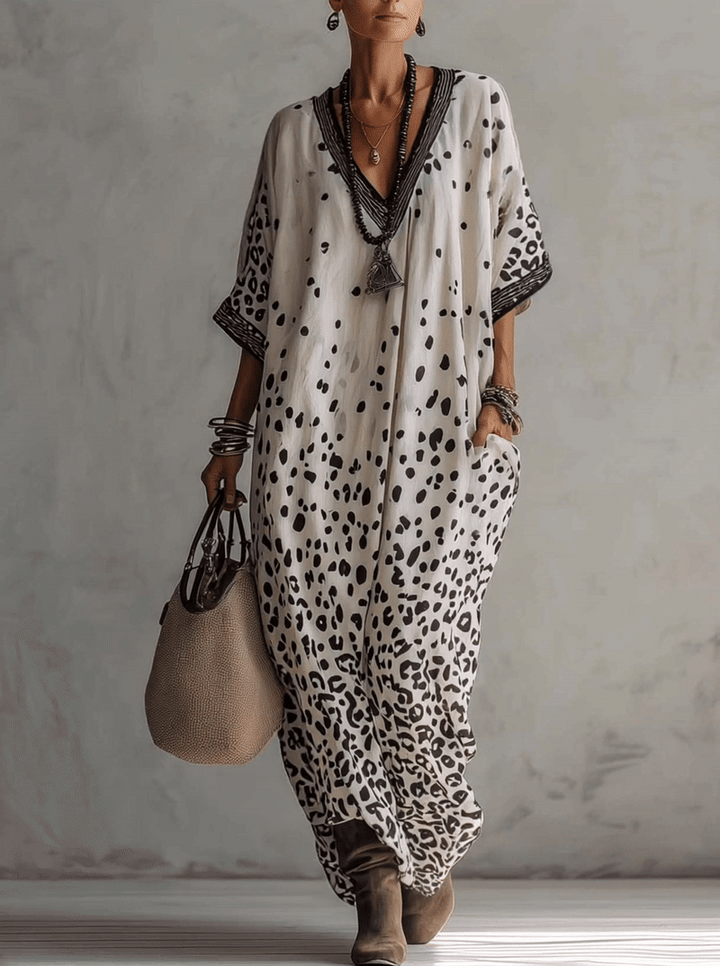 Elena – Maxikleid aus Chiffon mit hellgrauem Leopardenmuster und Farbverlauf