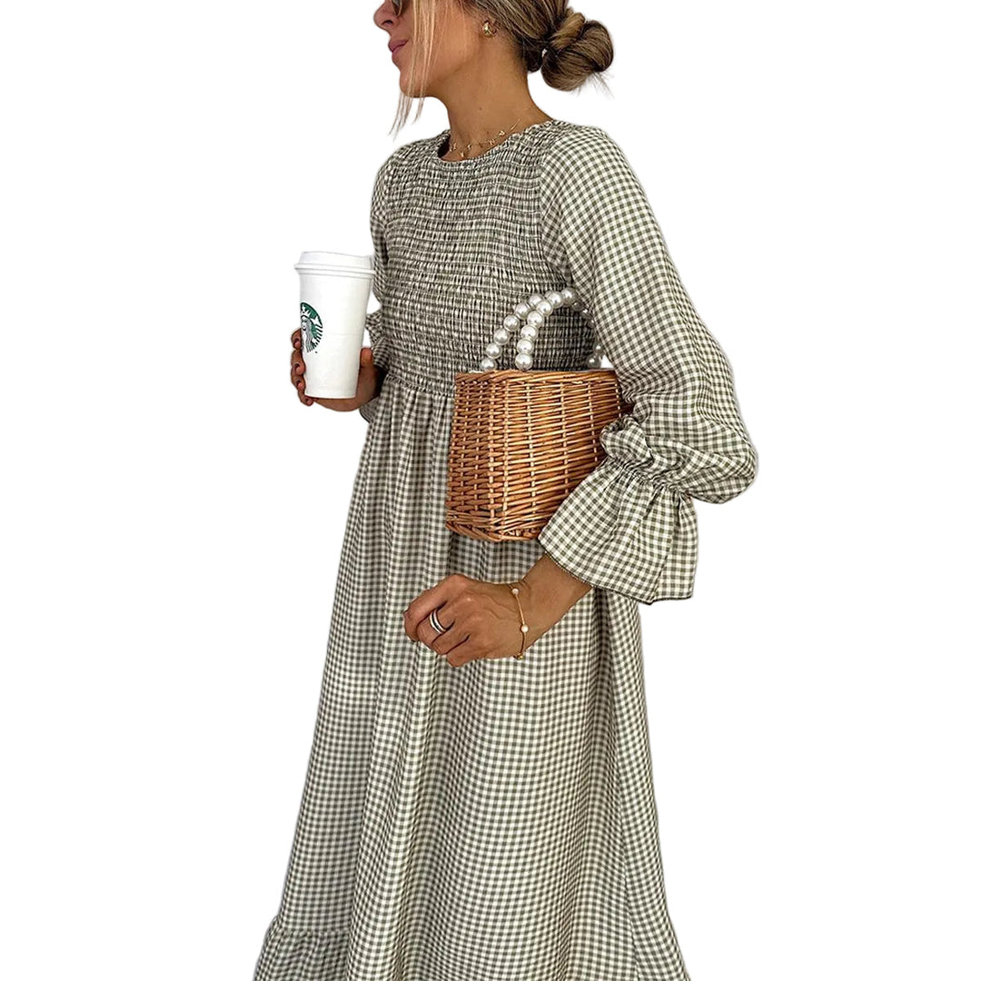 Grünes Maxikleid mit Rundhalsausschnitt und Häkchenmuster