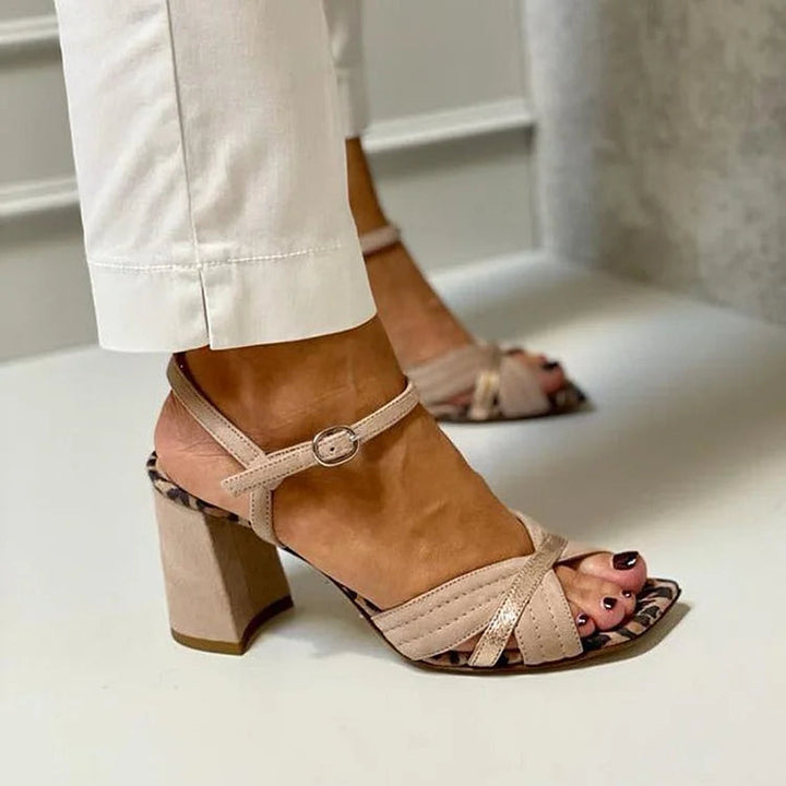 Lorrie | Sandalen mit Kreuzriemen und Absatz