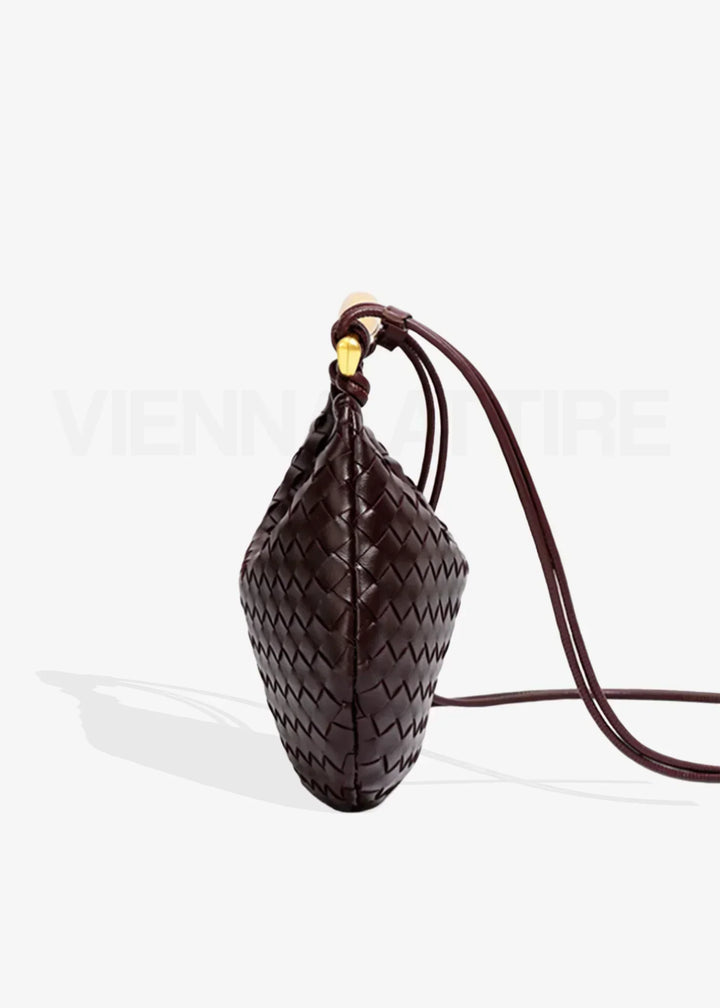 Alexandra – Sac à motif tissé avec poignée dorée
