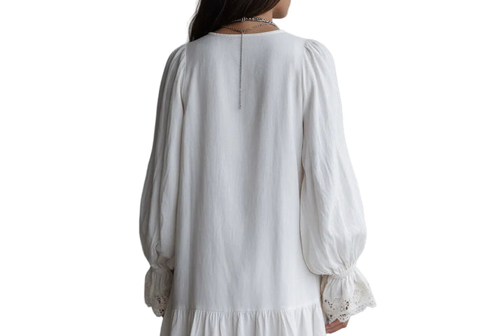 Vestido Mini Branco Vintage com Zíper, Gola e Detalhe em Renda