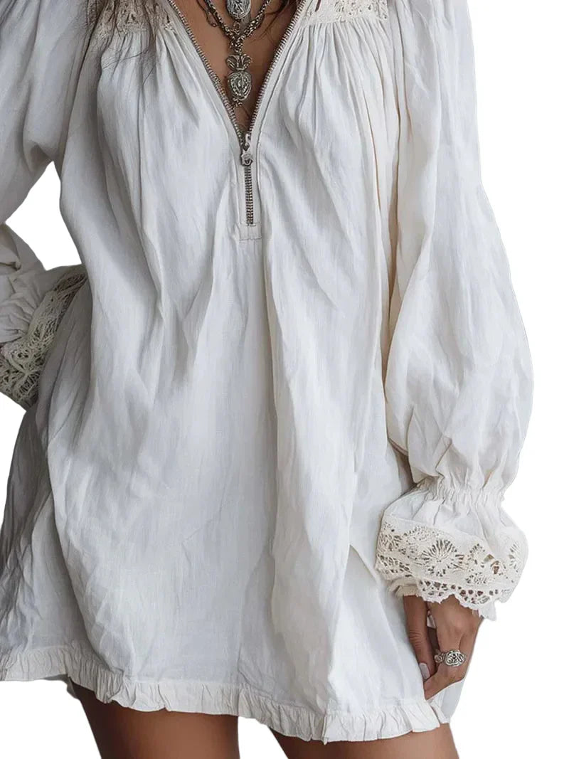 Vestido Mini Branco Vintage com Zíper, Gola e Detalhe em Renda