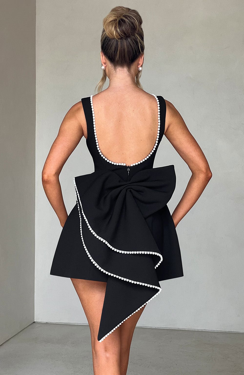 Celeste | Vestido Mini A-Line Feminino com Detalhe em Pérola sem Mangas