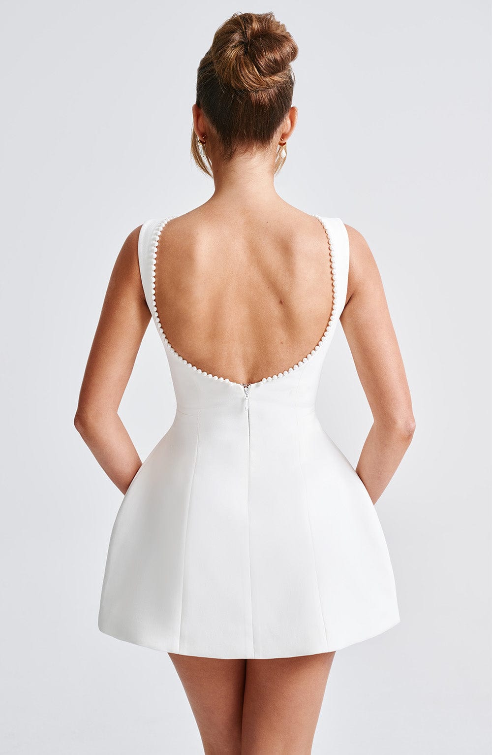 Celeste | Vestido Mini A-Line Feminino com Detalhe em Pérola sem Mangas