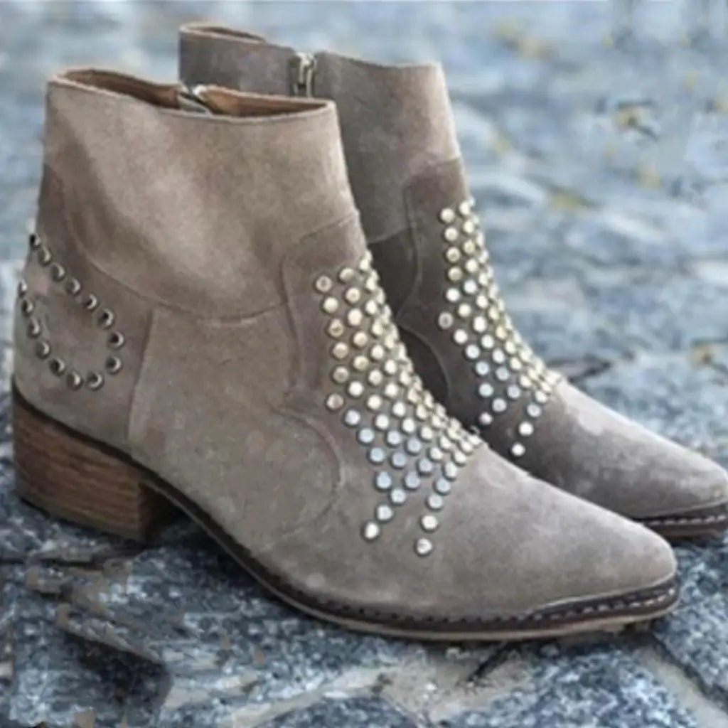 Sloane™ | Botas con tachuelas en el borde
