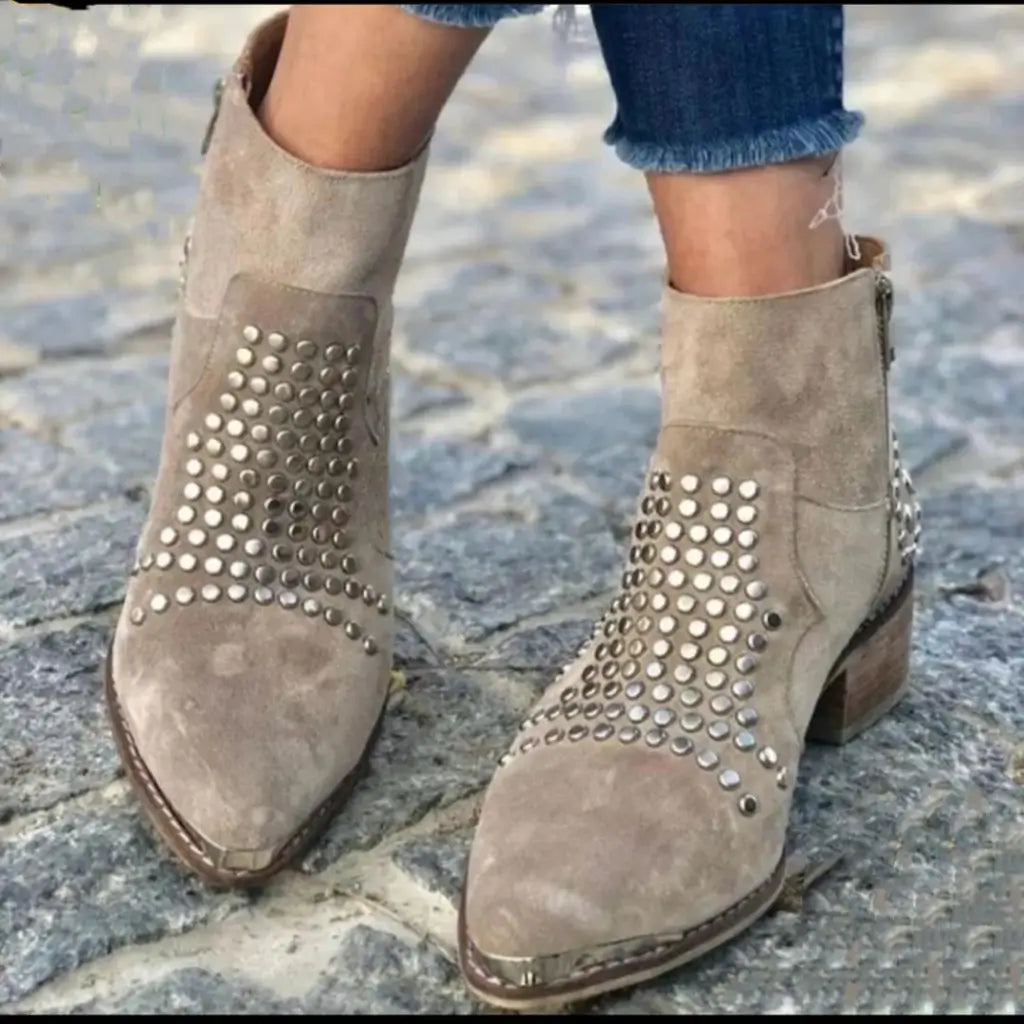 Sloane™ | Botas con tachuelas en el borde