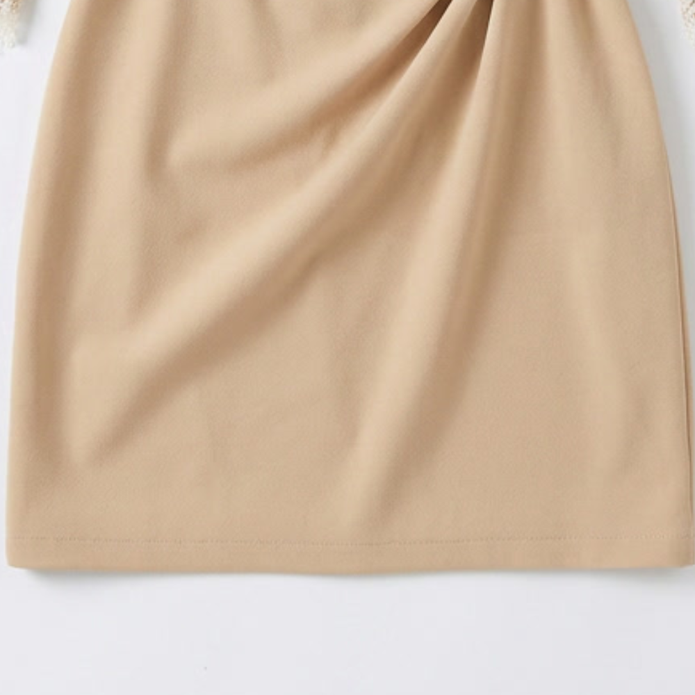 Vestido corto con mangas de encaje y cinturón de perlas - Vestido de cóctel elegante