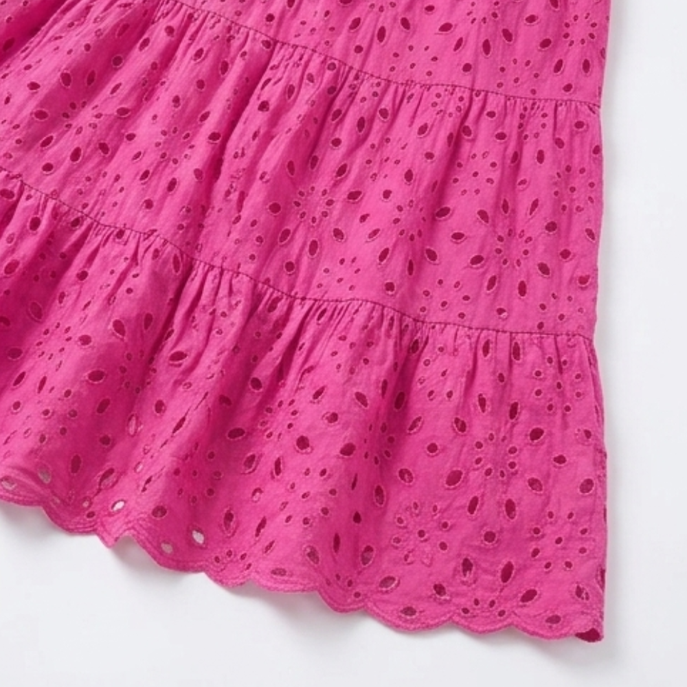 Vestido de algodón con ojales, escote en V, silueta babydoll con volantes