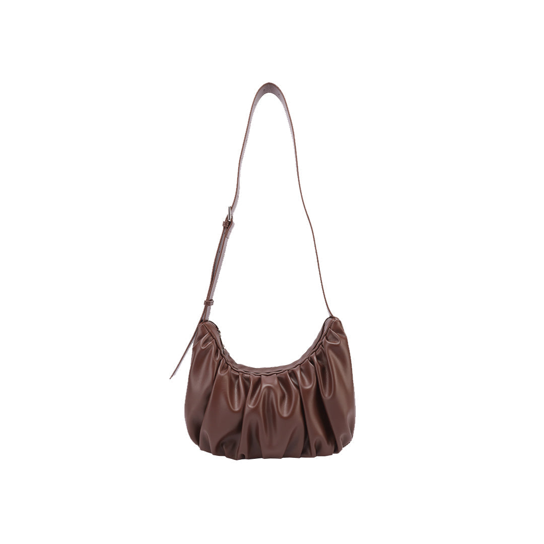 Chara | Sac bandoulière en cuir en forme de croissant