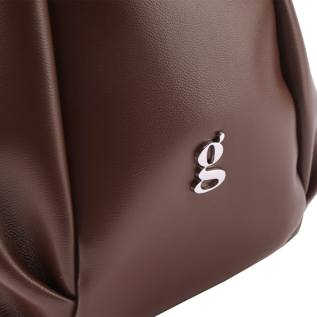 Chara | Sac bandoulière en cuir en forme de croissant
