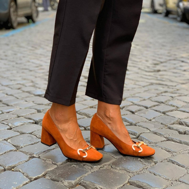 Charlotte| Salones elegantes con detalle dorado
