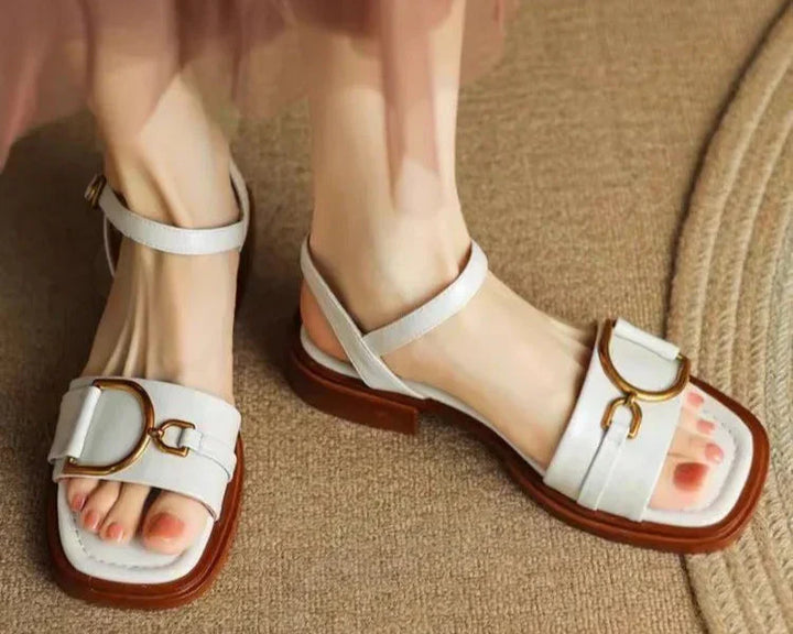 Amara | Sandalias Planas con Hebilla™