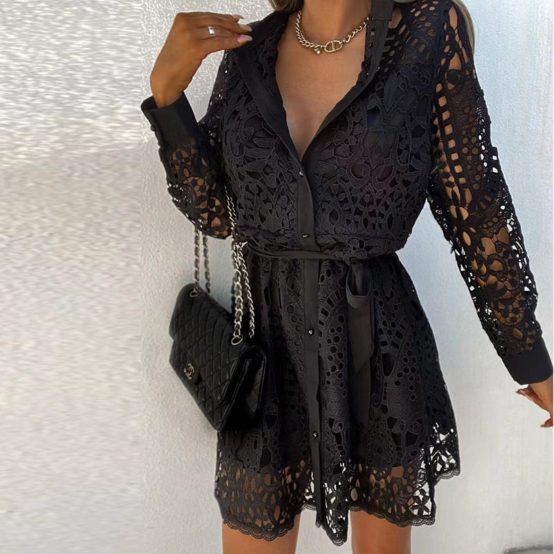 Bella | Vestito corto da donna in pizzo con maniche lunghe, scollo a V e cintura