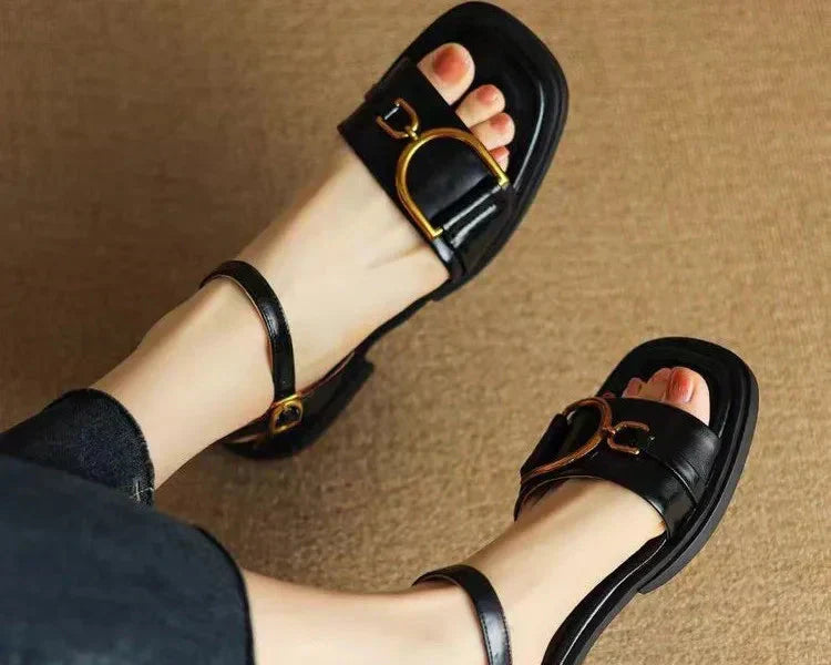 Amara | Sandalias Planas con Hebilla™