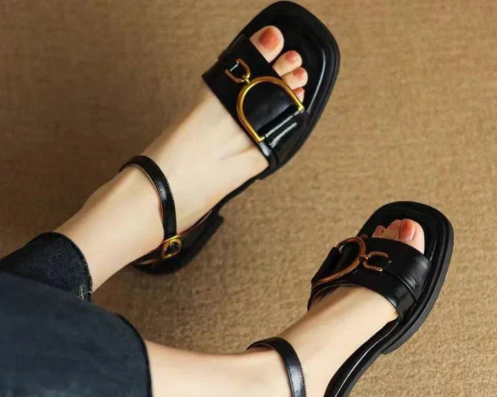 Amara | Sandalias Planas con Hebilla™