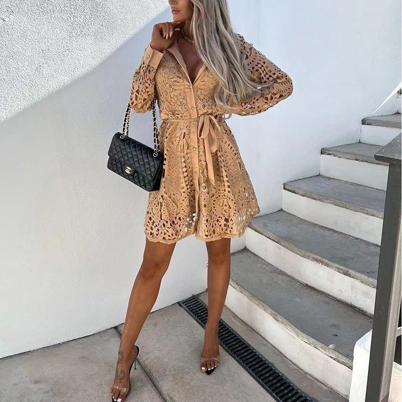 Bella | Vestito corto da donna in pizzo con maniche lunghe, scollo a V e cintura