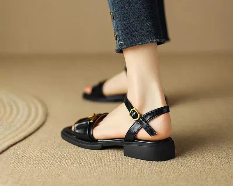 Amara | Sandalias Planas con Hebilla™