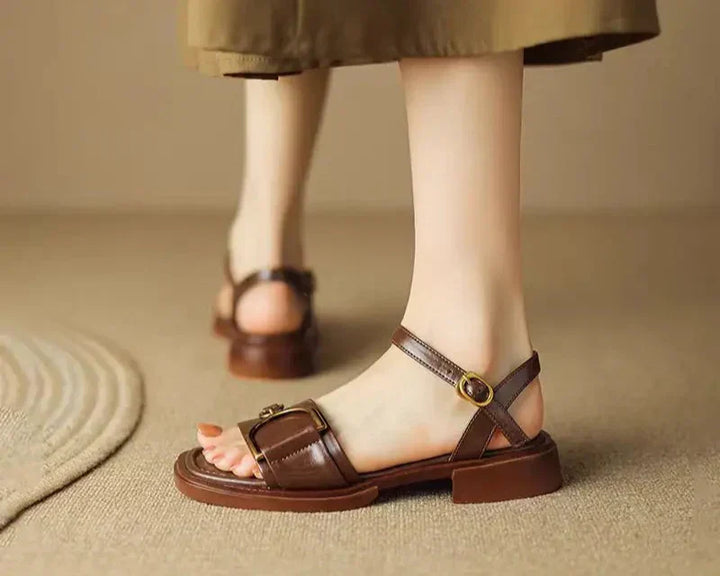 Amara | Sandalias Planas con Hebilla™