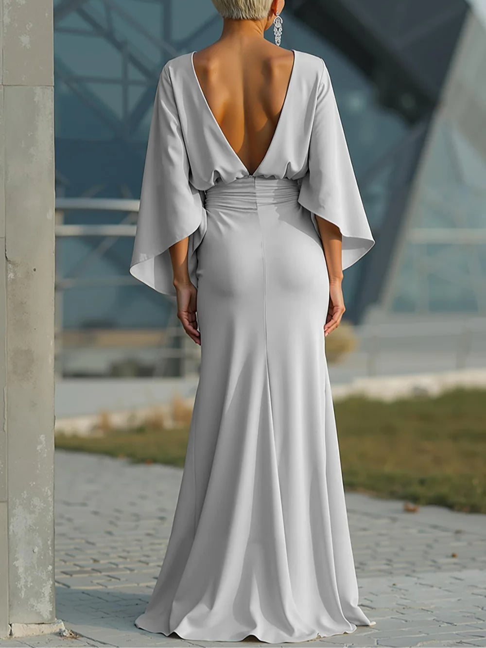 Clara | Elegante abito con scollo a V, schiena scoperta e maniche