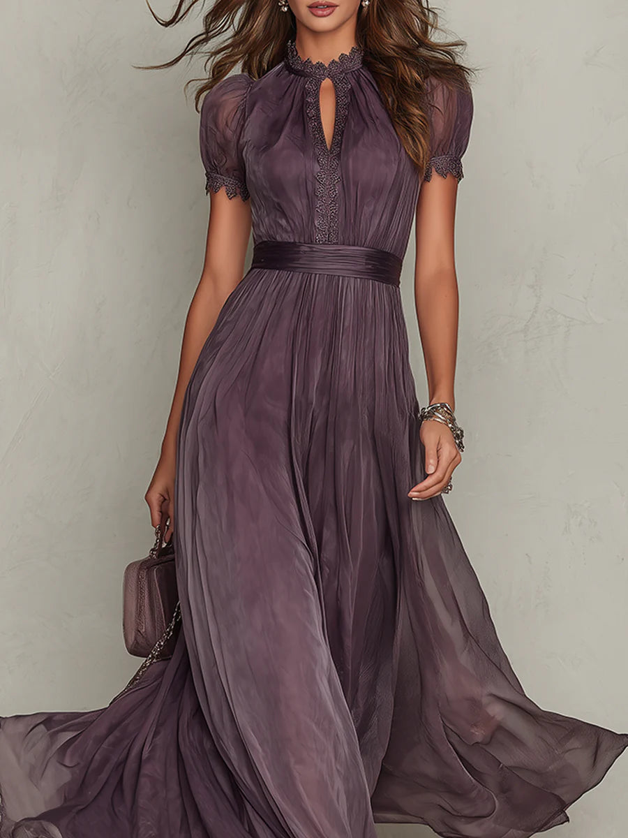 Flavia | Elegantes langes lila Kleid mit tiefem Ausschnitt und Spitze