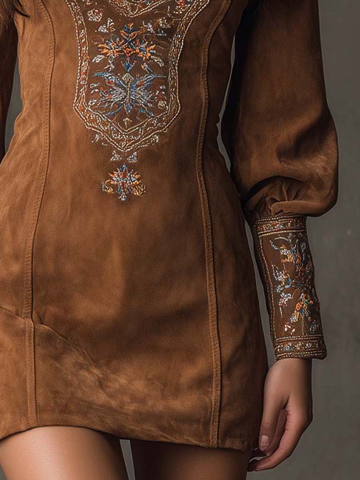 Lunori™ | Vestido mini bordado de ante en color púrpura