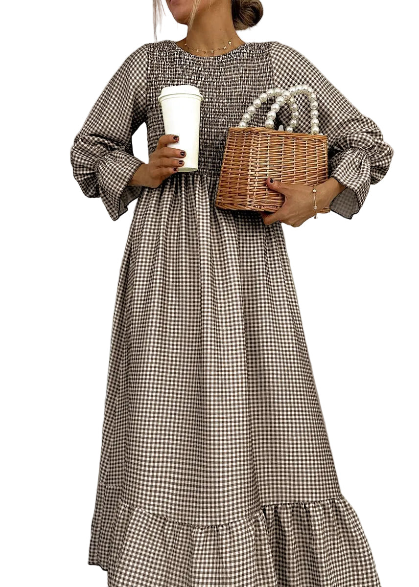 Grünes Maxikleid mit Rundhalsausschnitt und Häkchenmuster