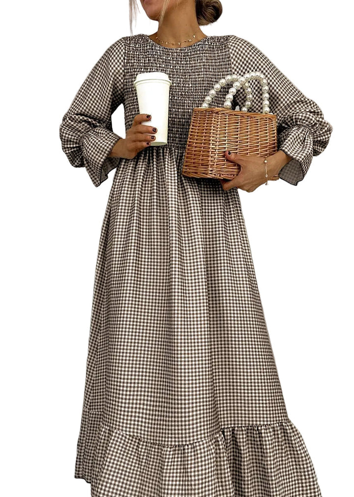 Grünes Maxikleid mit Rundhalsausschnitt und Häkchenmuster