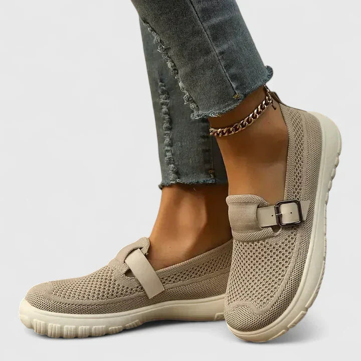 Sara | Zapatillas de malla para mujer sin cordones con detalle de correa y hebilla
