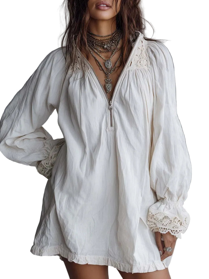 Vestido Mini Branco Vintage com Zíper, Gola e Detalhe em Renda