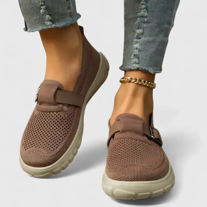 Sara | Zapatillas de malla para mujer sin cordones con detalle de correa y hebilla