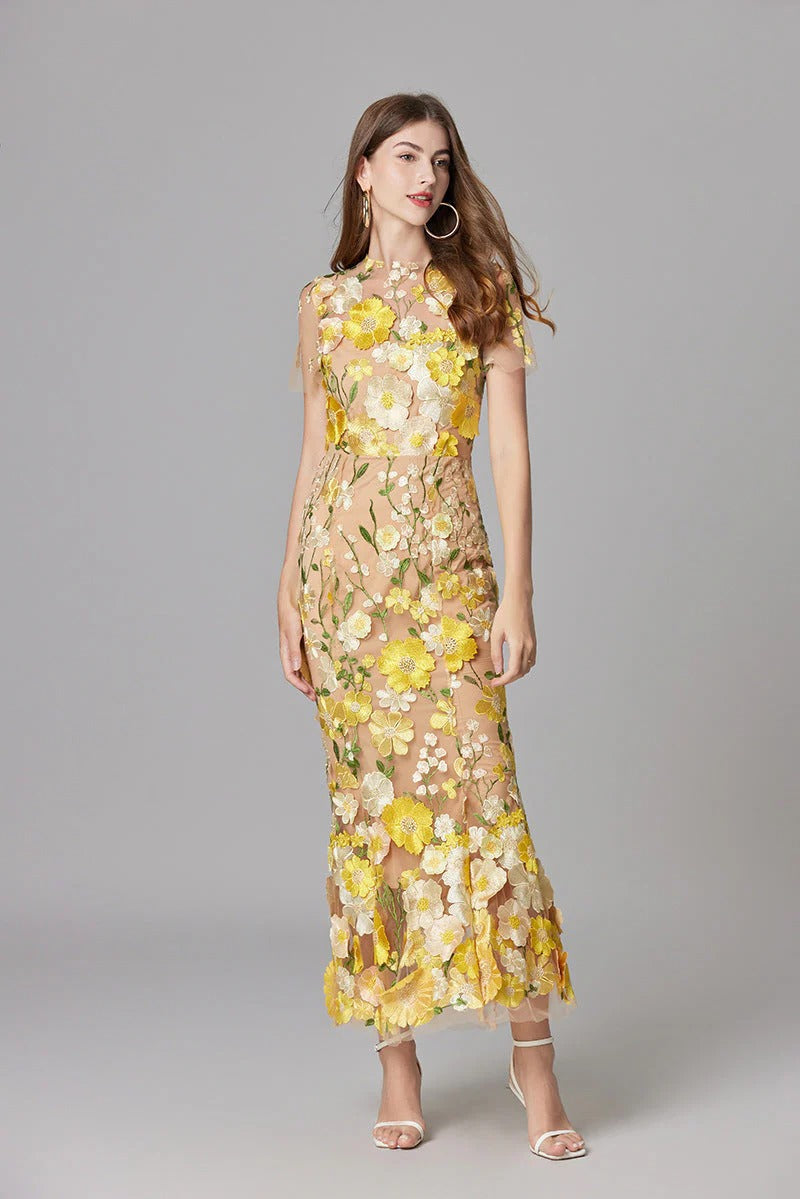 Aurelia | Vestido maxi sin mangas de malla transparente con aplicaciones florales 3D para mujer