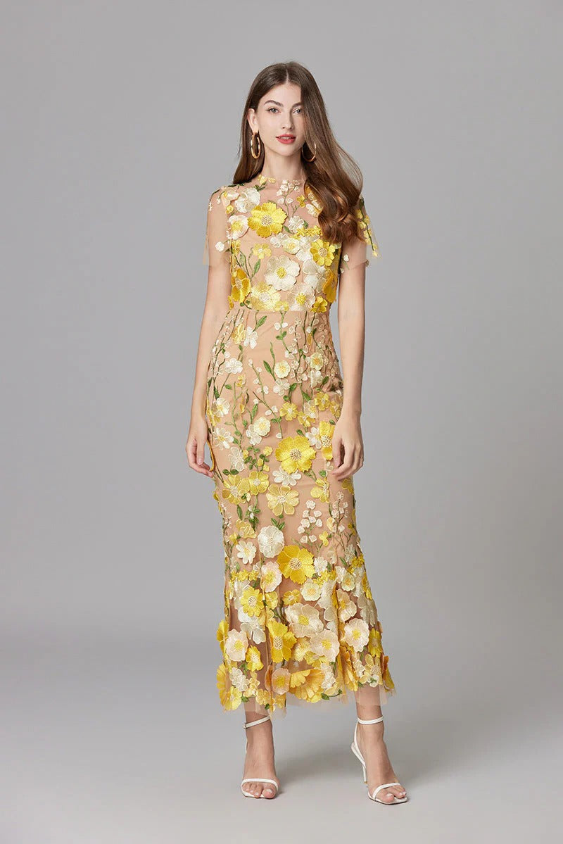 Aurelia | Vestido maxi sin mangas de malla transparente con aplicaciones florales 3D para mujer