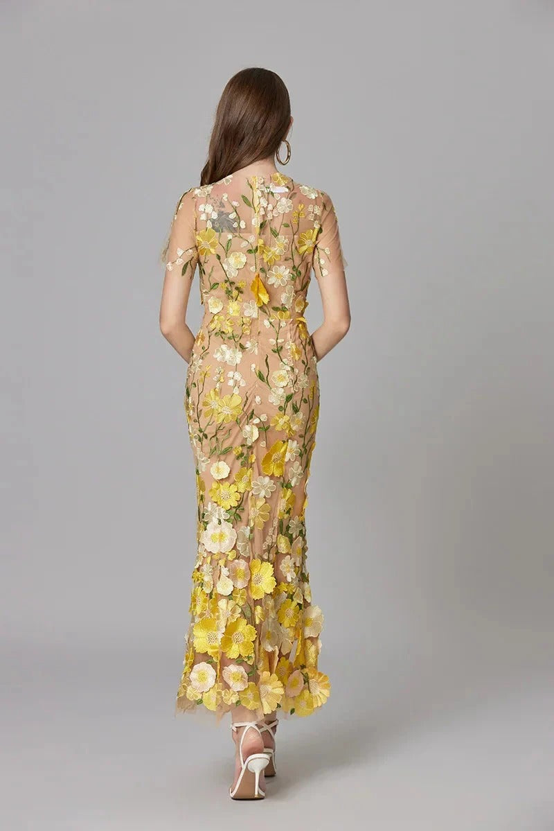 Aurelia | Vestido maxi sin mangas de malla transparente con aplicaciones florales 3D para mujer