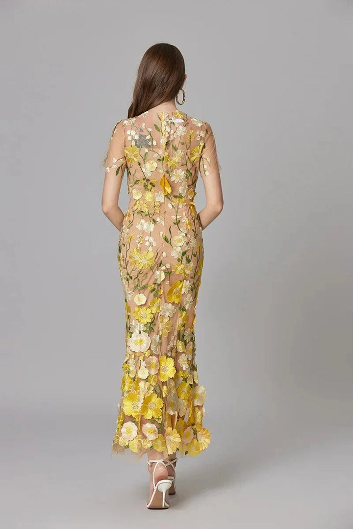 Aurelia | Vestido maxi sin mangas de malla transparente con aplicaciones florales 3D para mujer