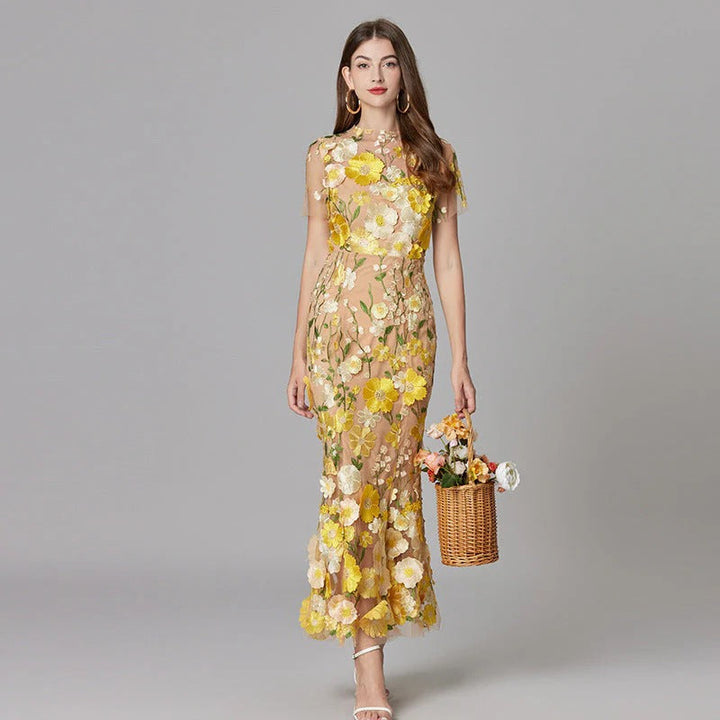 Aurelia | Vestido maxi sin mangas de malla transparente con aplicaciones florales 3D para mujer