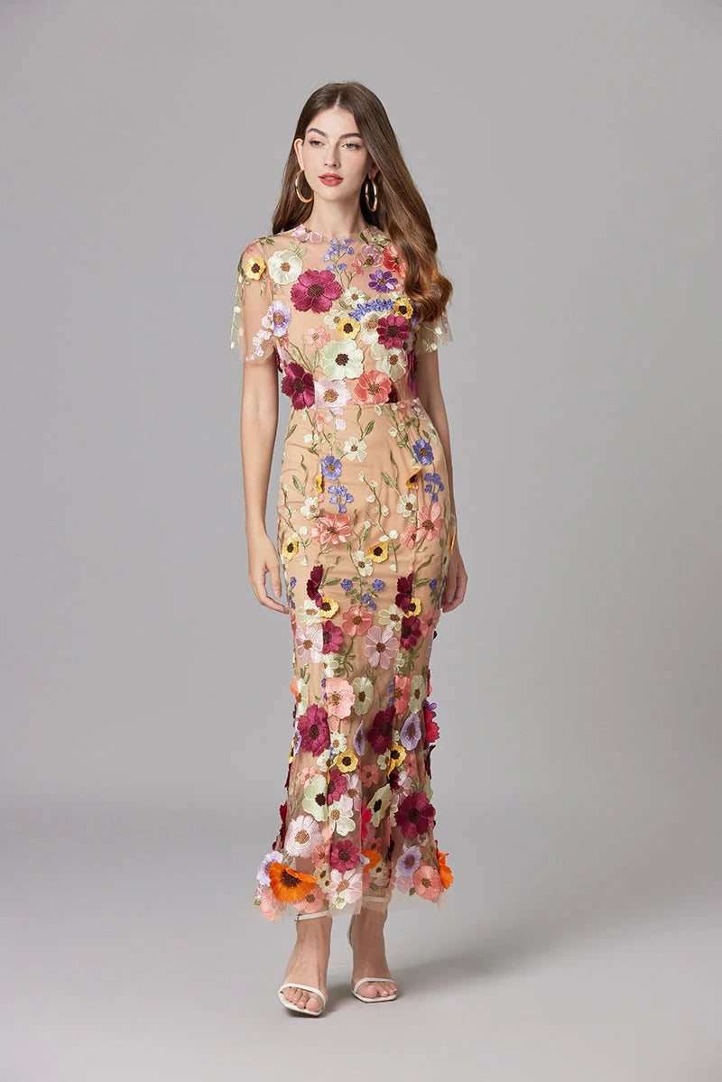 Aurelia | Vestido maxi sin mangas de malla transparente con aplicaciones florales 3D para mujer
