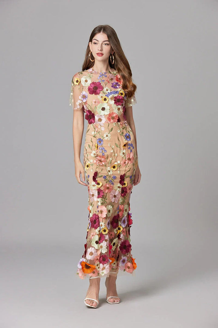 Aurelia | Vestido maxi sin mangas de malla transparente con aplicaciones florales 3D para mujer
