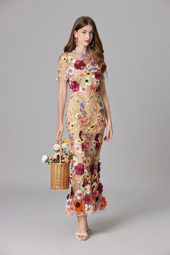Aurelia | Vestido maxi sin mangas de malla transparente con aplicaciones florales 3D para mujer