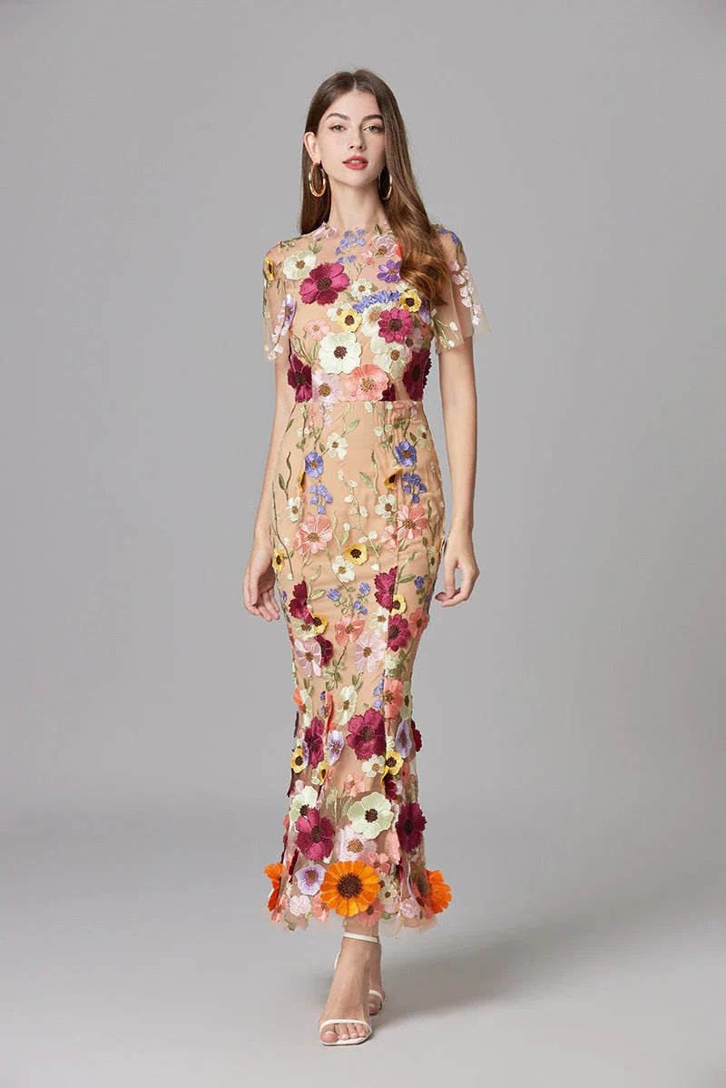 Aurelia | Vestido maxi sin mangas de malla transparente con aplicaciones florales 3D para mujer