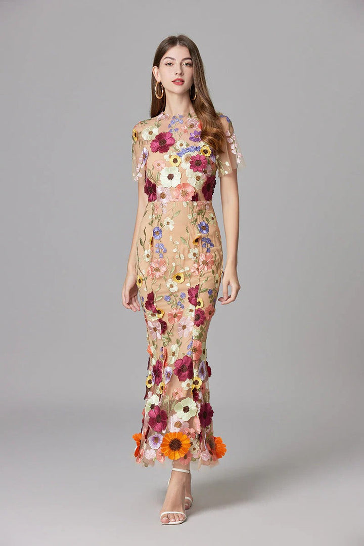 Aurelia | Vestido maxi sin mangas de malla transparente con aplicaciones florales 3D para mujer