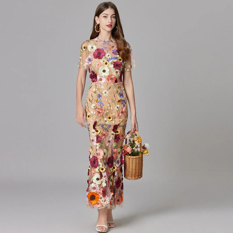 Aurelia | Vestido maxi sin mangas de malla transparente con aplicaciones florales 3D para mujer