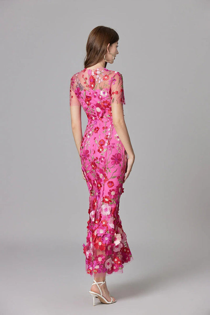 Aurelia | Vestido maxi sin mangas de malla transparente con aplicaciones florales 3D para mujer