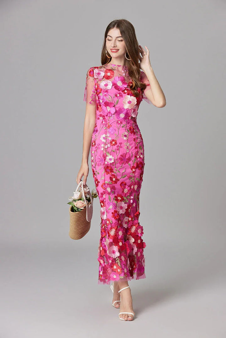 Aurelia | Vestido maxi sin mangas de malla transparente con aplicaciones florales 3D para mujer