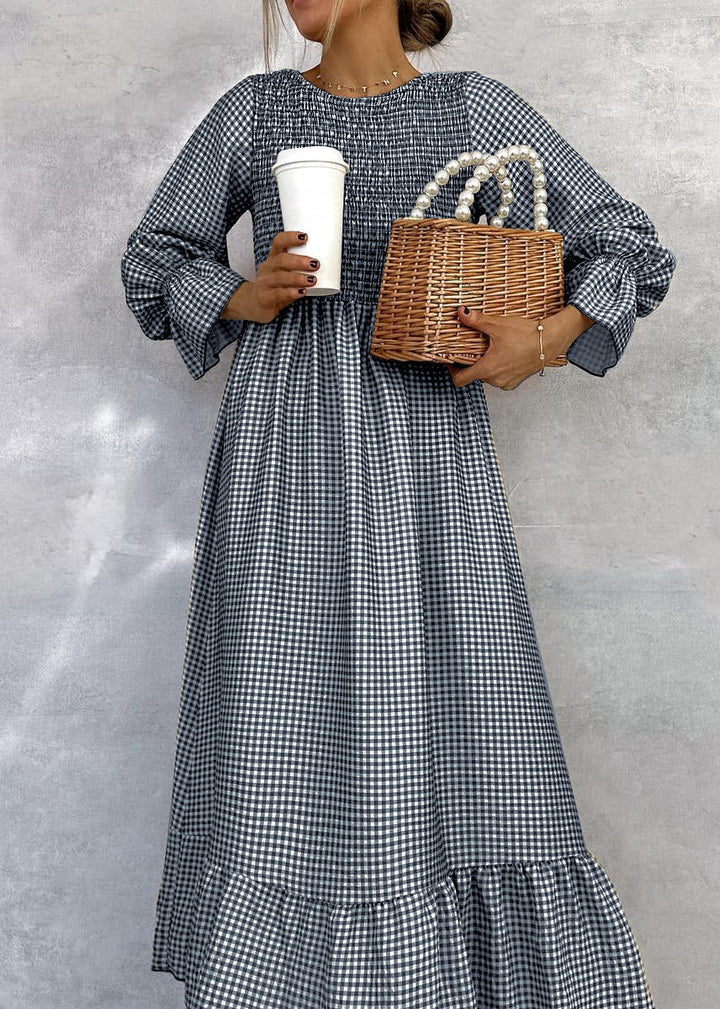 Grünes Maxikleid mit Rundhalsausschnitt und Häkchenmuster